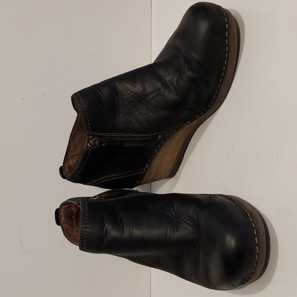 Dansko Susan Ankle Boot Bootie Comfort Wedge Size 6